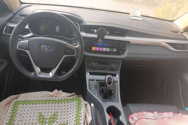 Used Geely Auto Vision S1 2018 1.5L Manual FENGXING Model Center Console