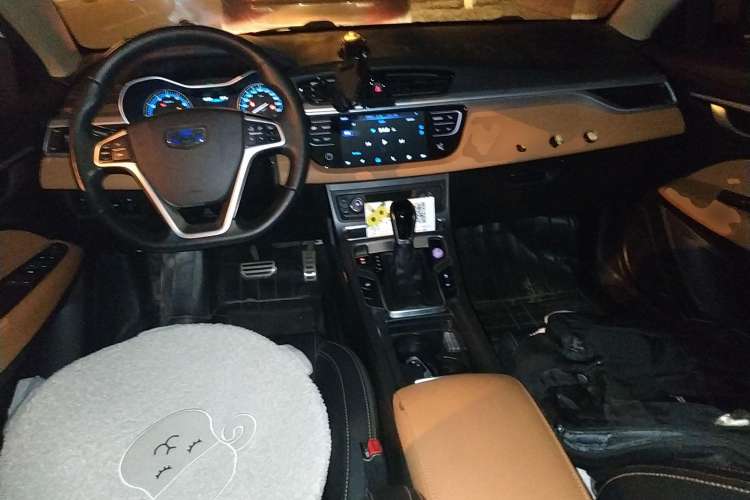 Used Geely Auto Vision S1 2018 1.4T CVT Fengchi Model Center Console