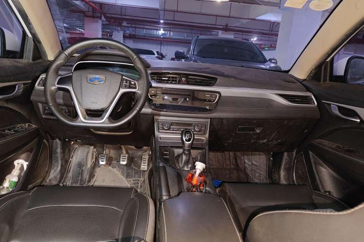Used Geely Auto Vision S1 2018 1.5L Manual FENGXING Model Center Console