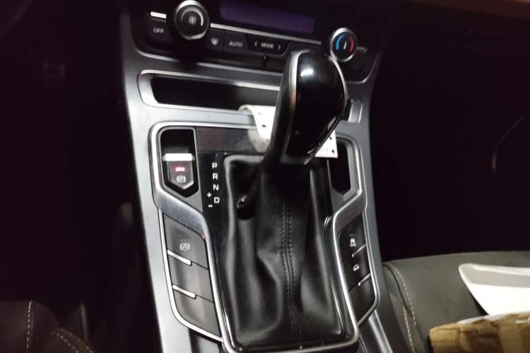 Used Geely Auto Vision S1 2018 1.4T CVT FENGXING Model Gear Lever