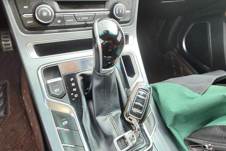 Used Geely Auto Vision S1 2018 1.4T CVT FENGXING Model Gear Lever