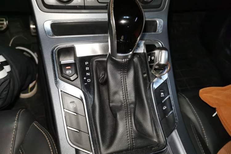 Used Geely Auto Vision S1 2018 1.4T CVT Fengchi Model Gear Lever