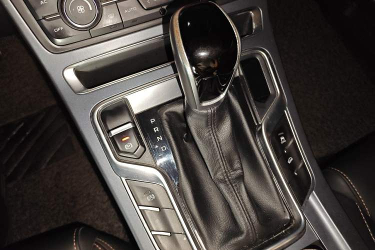 Used Geely Auto Vision S1 2018 1.4T CVT FENGXING Model Gear Lever