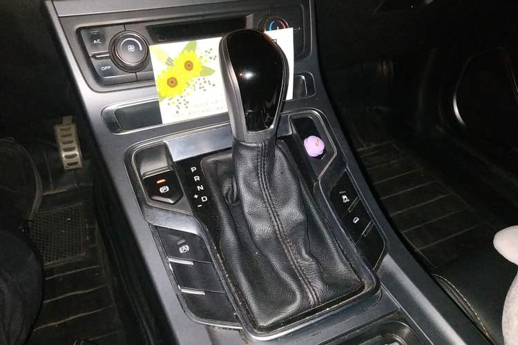 Used Geely Auto Vision S1 2018 1.4T CVT Fengchi Model Gear Lever