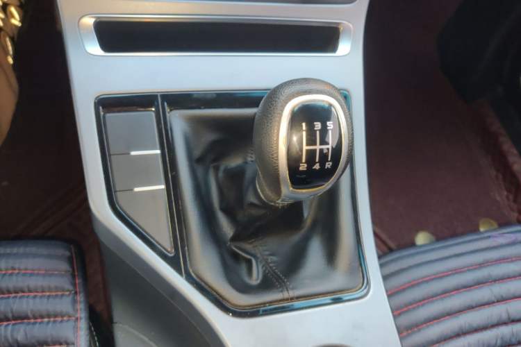 Used Geely Auto Vision S1 2018 1.5L Manual FENGXING Model Gear Lever