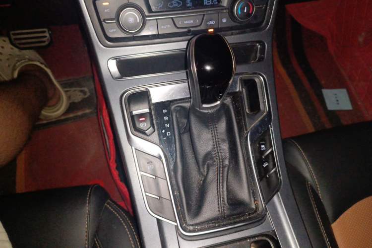 Used Geely Auto Vision S1 2018 1.4T CVT FENGXING Model Gear Lever