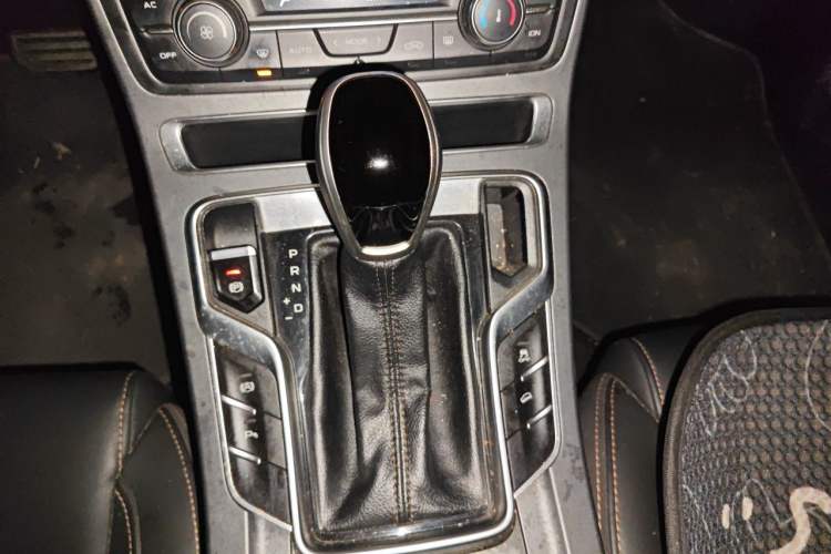 Used Geely Auto Vision S1 2018 1.4T CVT Fēngruì Model Gear Lever