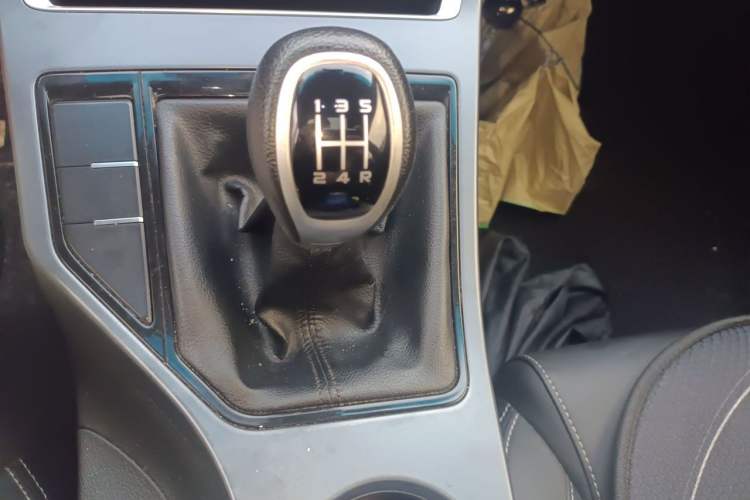 Used Geely Auto Vision S1 2018 1.5L Manual FENGXING Model Gear Lever