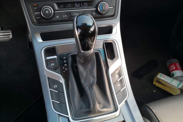 Used Geely Auto Vision S1 2018 1.5L CVT FENGXING Model Gear Lever