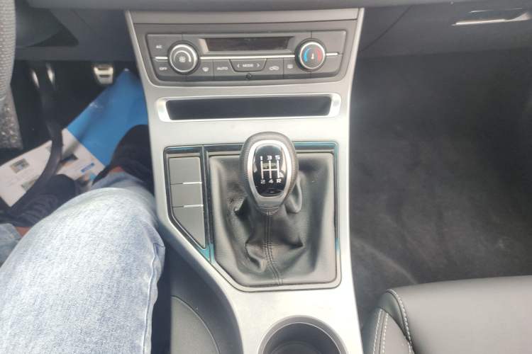 Used Geely Auto Vision S1 2018 1.5L Manual FENGXING Model Gear Lever