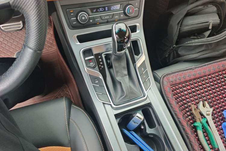 Used Geely Auto Vision S1 2018 1.4T CVT FENGXING Model Gear Lever