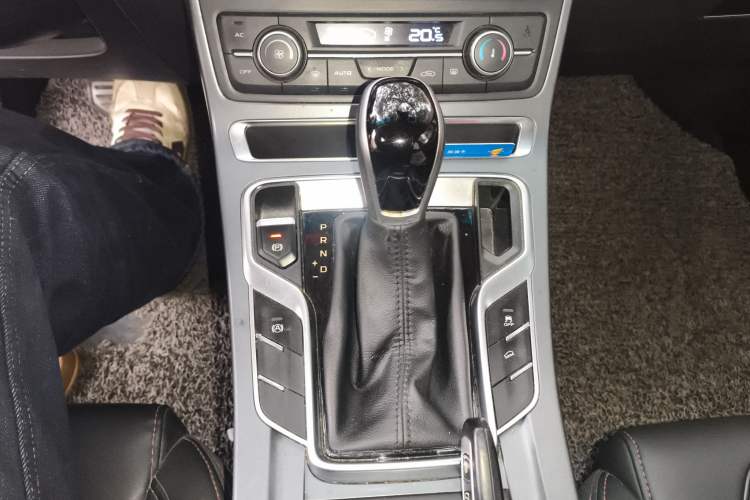 Used Geely Auto Vision S1 2018 1.4T CVT Fēngruì Model Gear Lever