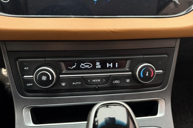 Used Geely Auto Vision S1 2018 1.4T CVT Fengchi Model Interior 15