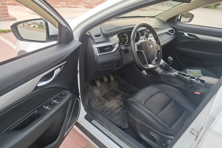 Used Geely Auto Vision S1 2018 1.5L Manual FENGXING Model Interior 2