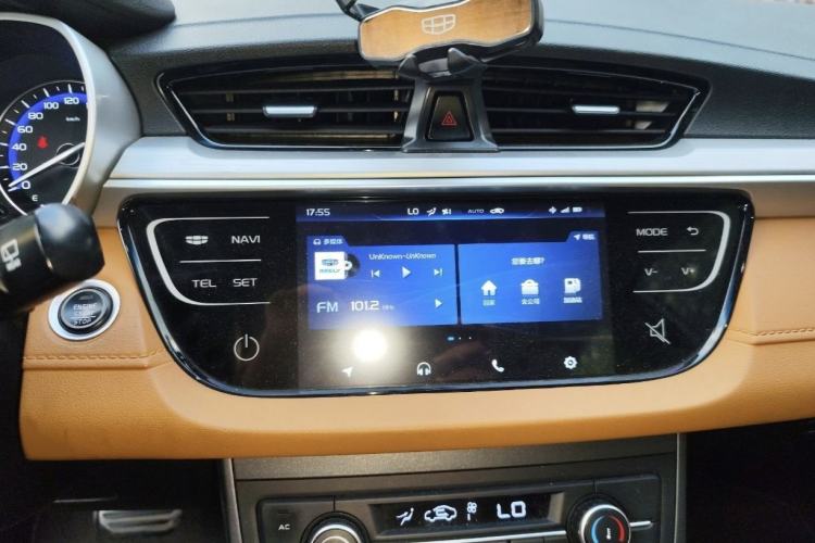 Used Geely Auto Vision S1 2018 1.4T CVT Fengchi Model Interior 3