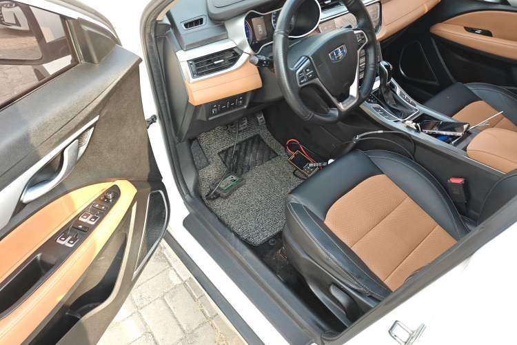 Used Geely Auto Vision S1 2018 1.4T CVT Fengchi Model Interior 3