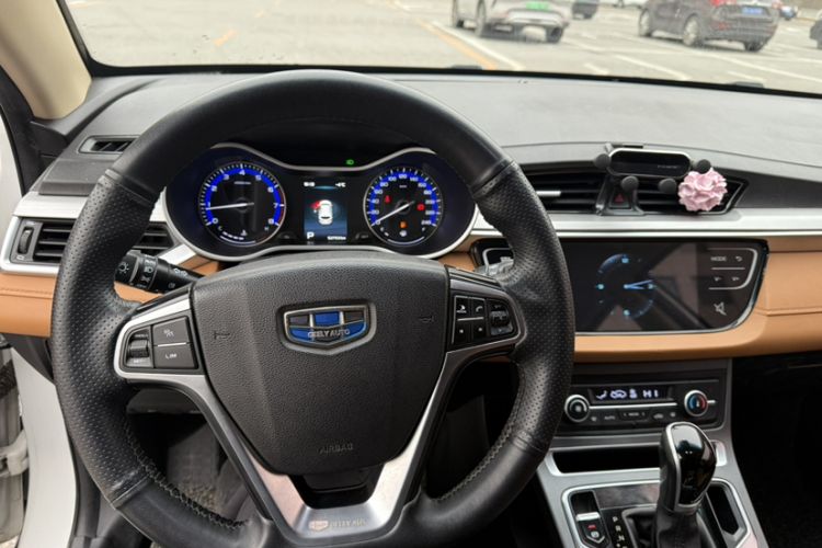 Used Geely Auto Vision S1 2018 1.4T CVT Fengchi Model Interior 9
