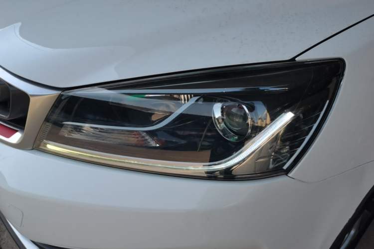Used Geely Auto Vision S1 2018 1.4T CVT FENGXING Model Left Front Headlight
