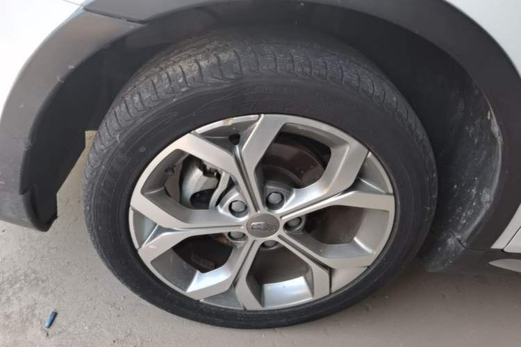 Used Geely Auto Vision S1 2018 1.4T CVT FENGXING Model Left Front Wheel Hub