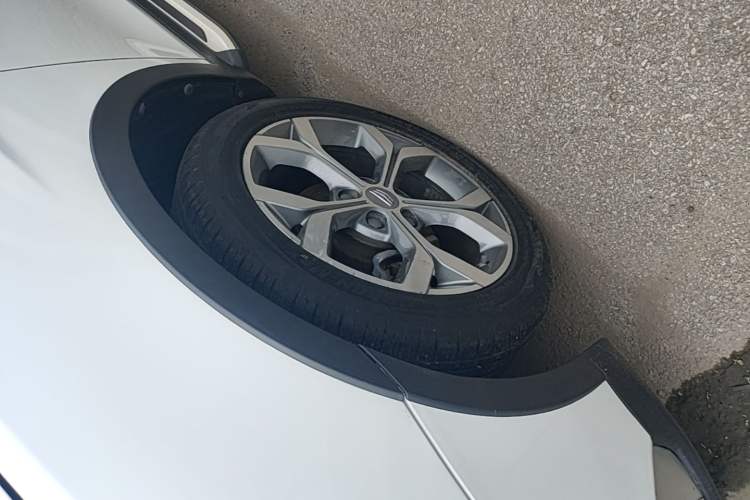 Used Geely Auto Vision S1 2018 1.5L CVT FENGXING Model Left Front Wheel Hub