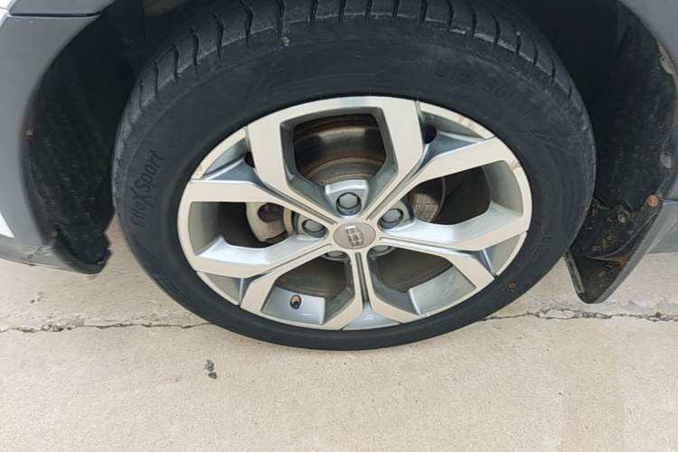 Used Geely Auto Vision S1 2018 1.5L Manual FENGXING Model Left Front Wheel Hub