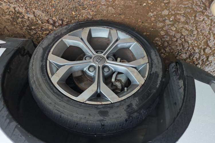 Used Geely Auto Vision S1 2018 1.4T CVT FENGXING Model Left Front Wheel Hub