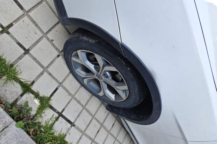 Used Geely Auto Vision S1 2018 1.4T CVT FENGXING Model Left Front Wheel Hub