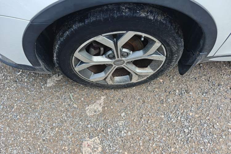 Used Geely Auto Vision S1 2018 1.4T CVT FENGXING Model Left Front Wheel Hub