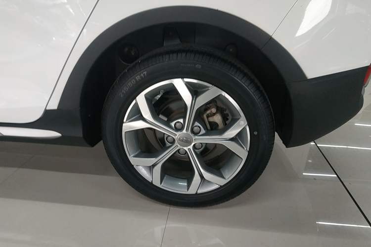 Used Geely Auto Vision S1 2018 1.5L CVT FENGXING Model Left Rear Wheel Hub