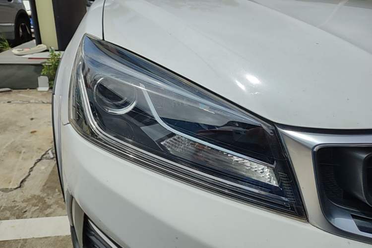 Used Geely Auto Vision S1 2018 1.4T CVT FENGXING Model Right Front Headlight