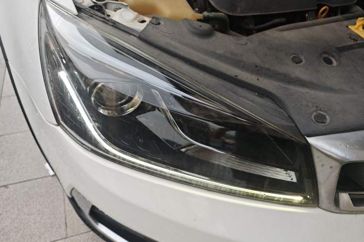 Used Geely Auto Vision S1 2018 1.4T CVT FENGXING Model Right Front Headlight
