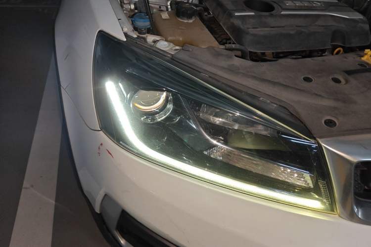 Used Geely Auto Vision S1 2018 1.4T CVT FENGXING Model Right Front Headlight