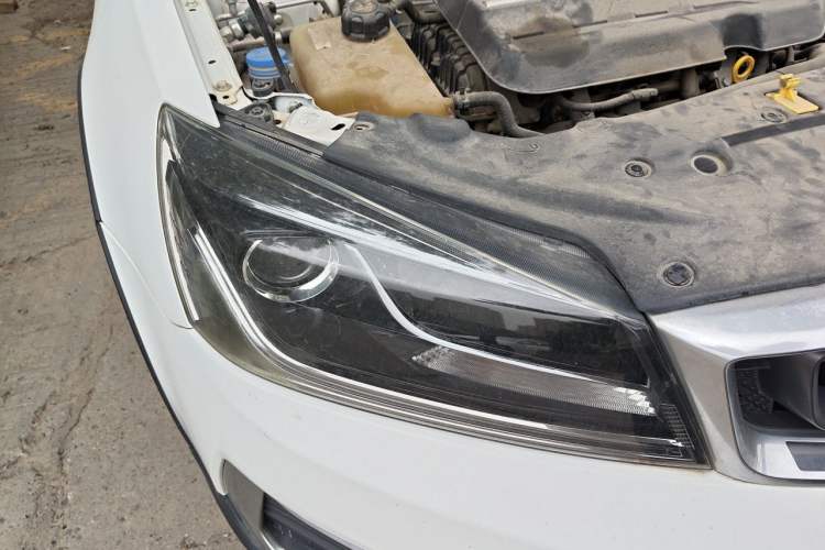 Used Geely Auto Vision S1 2018 1.4T CVT Fengchi Model Right Front Headlight