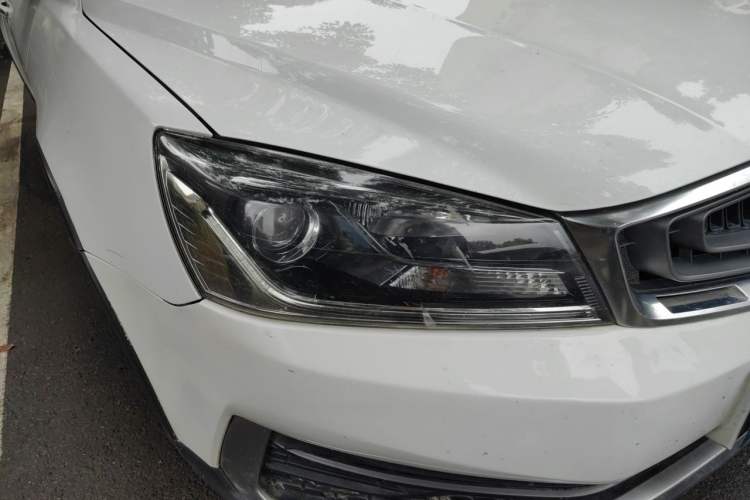 Used Geely Auto Vision S1 2018 1.4T CVT FENGXING Model Right Front Headlight