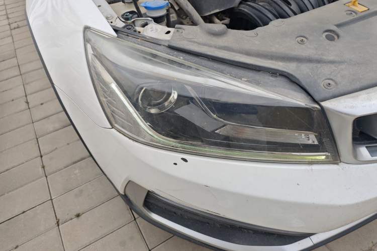 Used Geely Auto Vision S1 2018 1.5L CVT FENGXING Model Right Front Headlight