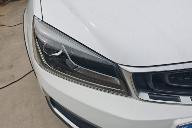 Used Geely Auto Vision S1 2018 1.4T CVT FENGXING Model Right Front Headlight
