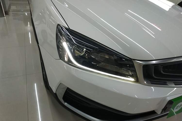 Used Geely Auto Vision S1 2018 1.5L CVT FENGXING Model Right Front Headlight