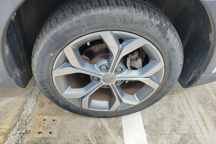 Used Geely Auto Vision S1 2018 1.4T CVT FENGXING Model Right Front Wheel Hub