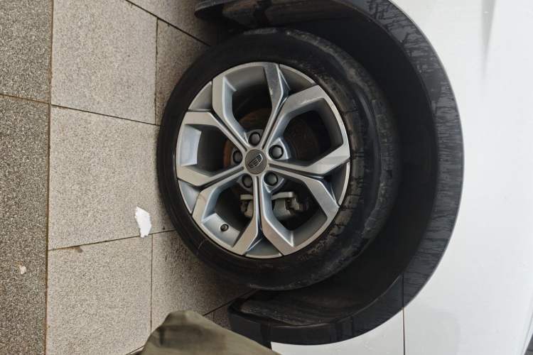Used Geely Auto Vision S1 2018 1.4T CVT FENGXING Model Right Front Wheel Hub