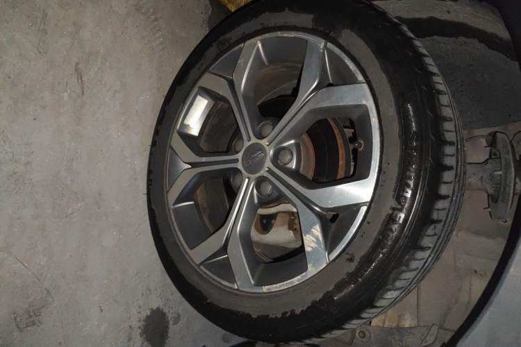 Used Geely Auto Vision S1 2018 1.4T CVT Fēngruì Model Right Front Wheel Hub