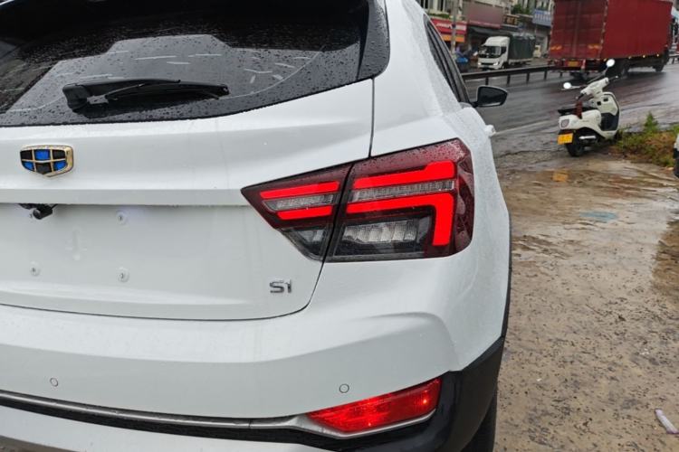 Used Geely Auto Vision S1 2018 1.4T CVT FENGXING Model Right Rear Taillight