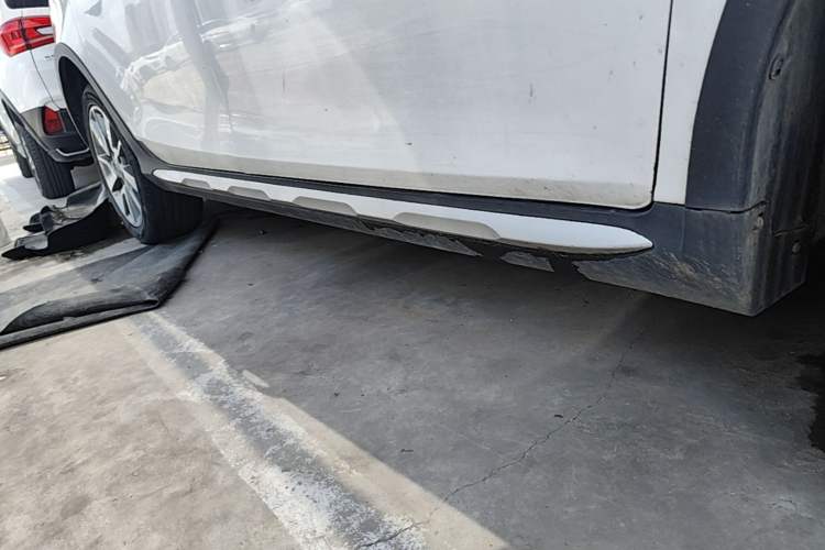 Used Geely Auto Vision S1 2018 1.4T CVT Fengchi Model Right Side Sill