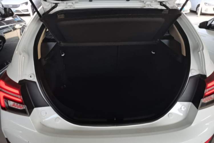 Used Geely Auto Vision S1 2018 1.4T CVT FENGXING Model Trunk