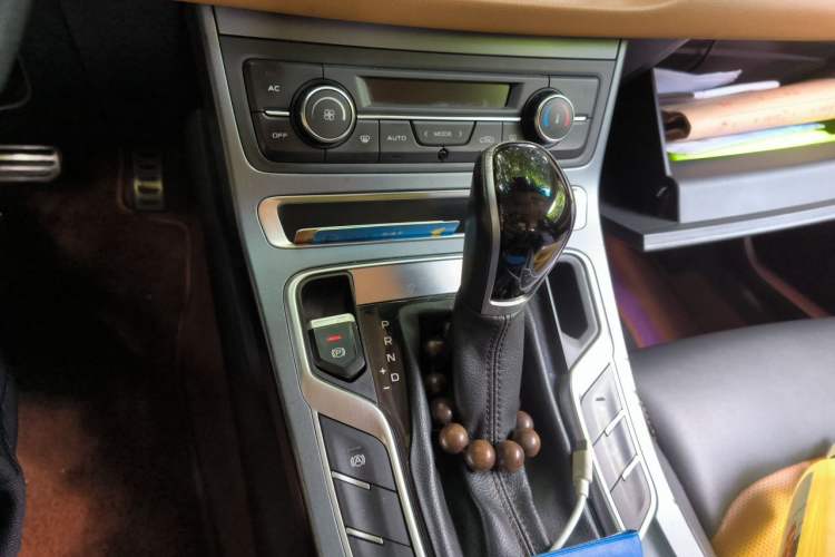 Used Geely Auto Vision S1 2018 1.4T CVT FENGXING Model Gear Lever