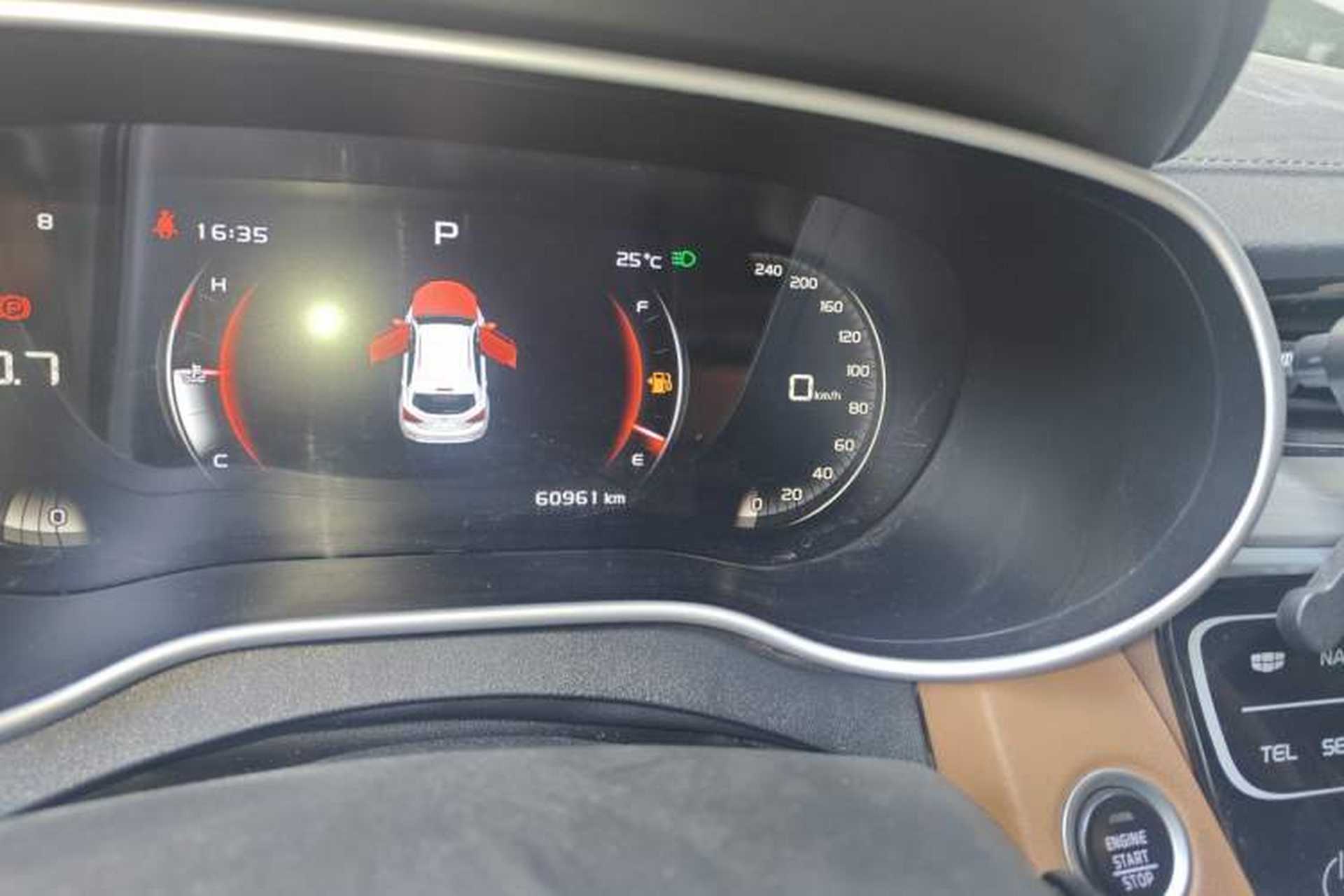 Used Geely Auto Vision S1 2018 1.4T CVT FENGXING Model Odometer Close Up