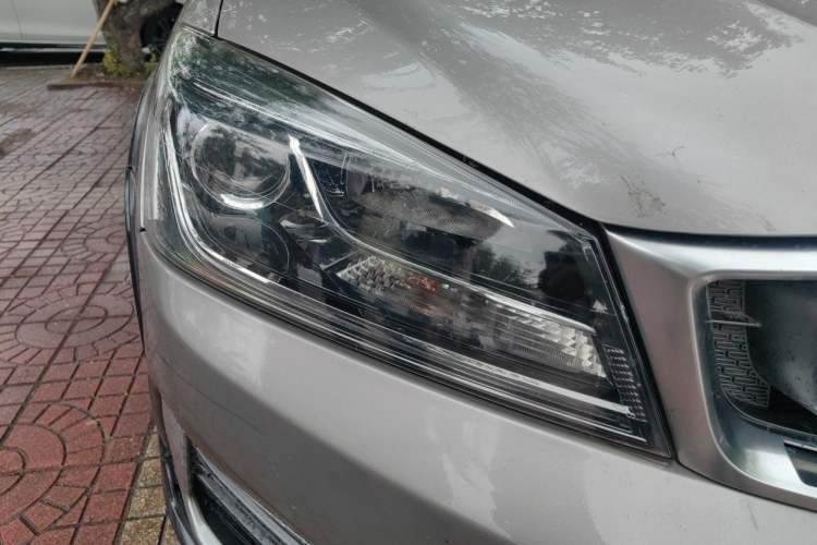 Used Geely Auto Vision S1 2018 1.5L CVT FENGXING Model Right Front Headlight