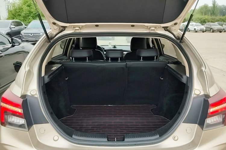 Used Geely Auto Vision S1 2018 1.5L CVT FENGXING Model Trunk