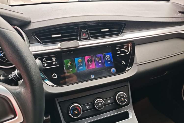 Used Geely Auto Vision S1 2019 Upgraded Model 1.5L Manual Happiness Edition Audio And AC Panel