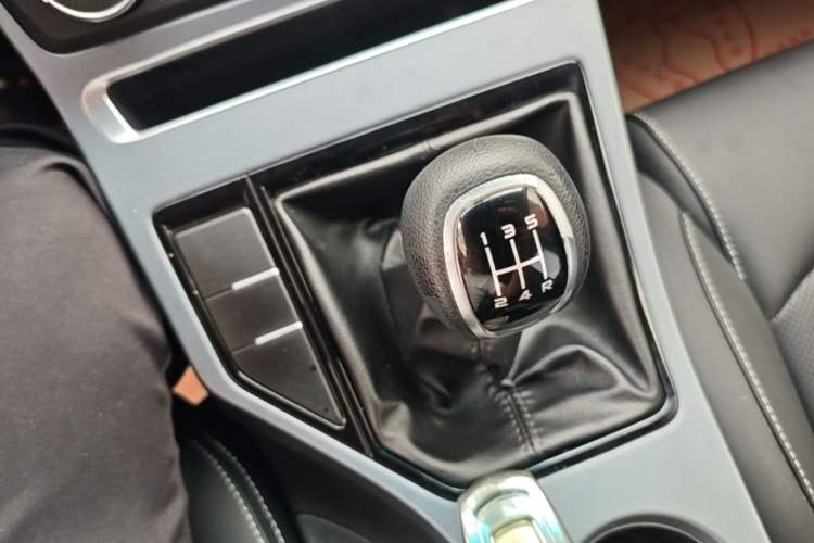 Used Geely Auto Vision S1 2019 Upgraded Model 1.5L Manual Happiness Edition Gear Lever
