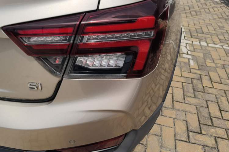 Used Geely Auto Vision S1 2019 Upgraded Model 1.5L CVT Luxury Version Right Rear Taillight